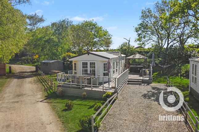 2-bed caravan on 110, Common Road, Pentney, £80,000