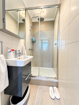 Flat 4, Centre Heights, London photo 5