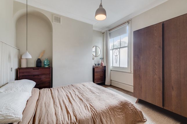 Flat for sale in Oxenford Street, London