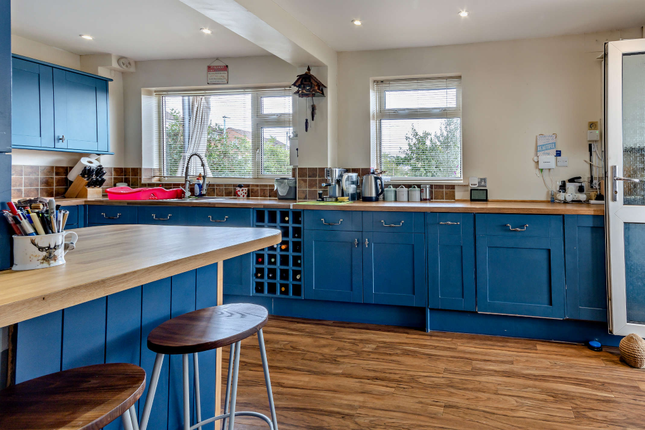 121, The Bassetts, Stroud photo 4