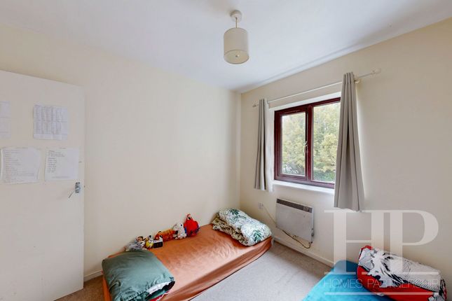 5 St. Georges Court, Crawley photo 4