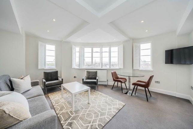 Studio flat on Flat K9, Sloane Avenue Mansions, Sloane Avenue, London, £325,000