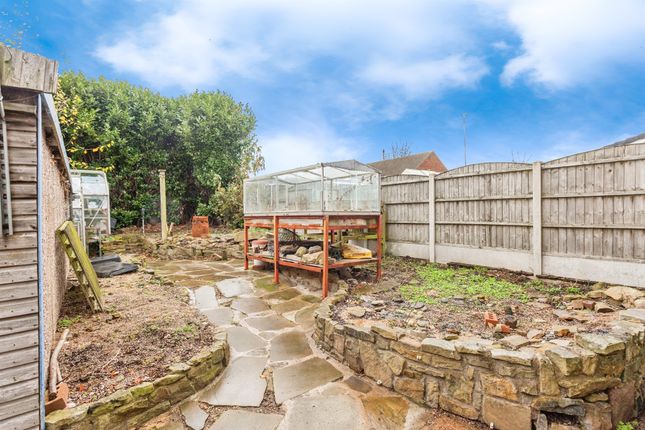 11, Greatfield Drive, Ossett photo 2