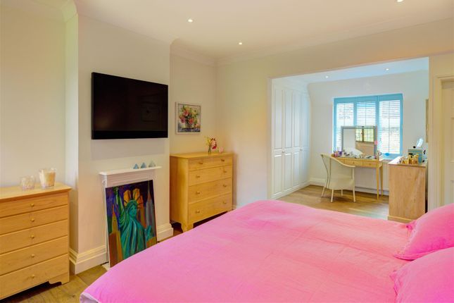 Property for sale in Heath Close, London