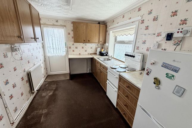 36, Arfryn, Ammanford photo 3