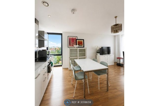 Flat, Cranston Court Bloemfontein Road, London photo 2