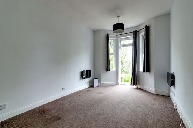 Flat 2, 33 Colwyn Road, Northampton photo 2