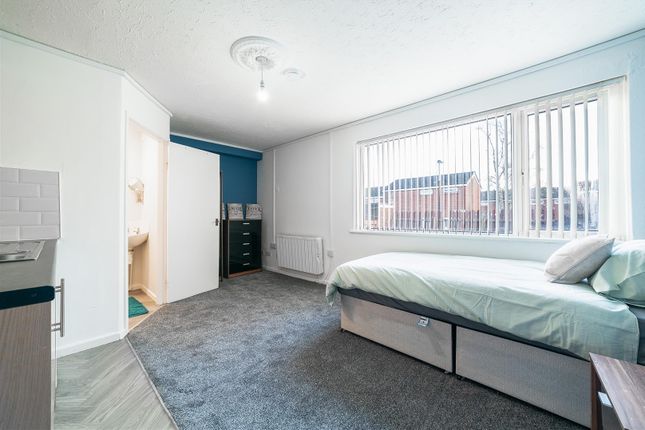Room, 1, Hazel Close, Blackburn photo 3