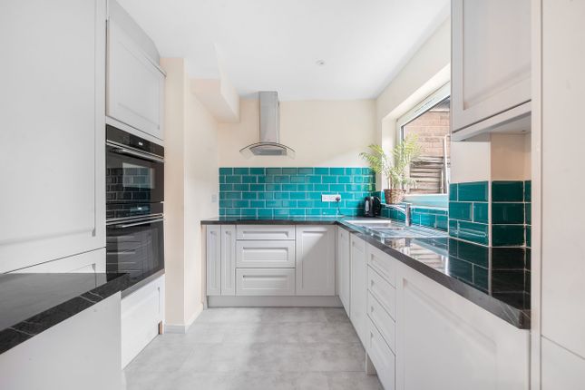 20, Frome Gardens, Stroud photo 3