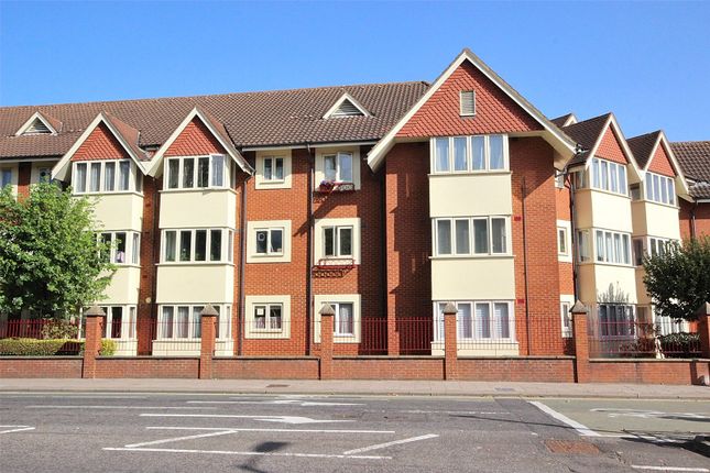 Flat for sale in Union Street, Bedford, Bedfordshire