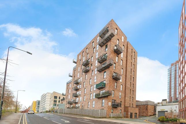 Flat for sale in Lockgate Mews, Manchester