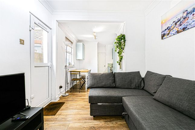 Flat for sale in Marian Road, London