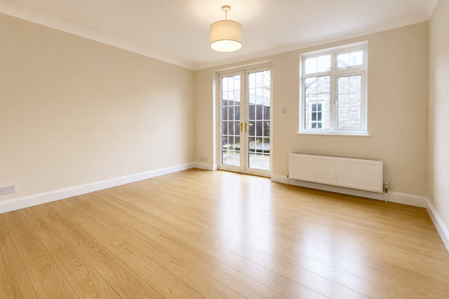 1 Beaufort Court, Chesterton Lane, Cirencester photo 3