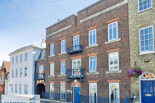 1-bed flat on Flat 9, 57 Castle Street, Reading, £130,000