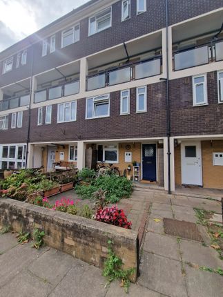 Thumbnail Maisonette for sale in Lawrence Close, London