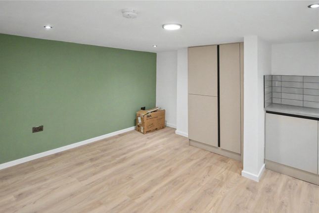 39, Longroyd Avenue, West Yorkshire photo 5