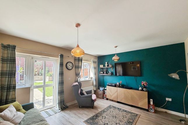 171, Long Furlong Drive, Slough photo 3