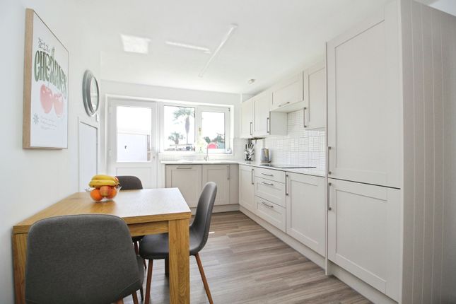 20, Cherry Tree Walk, Wakefield photo 3