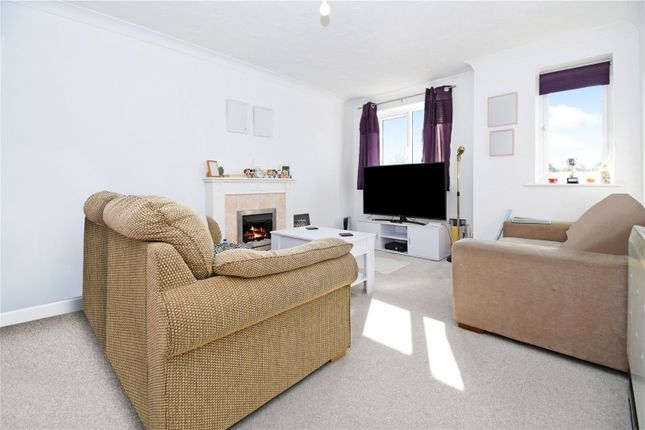 Flat for sale in Jubilee Court, Thatcham, Berkshire