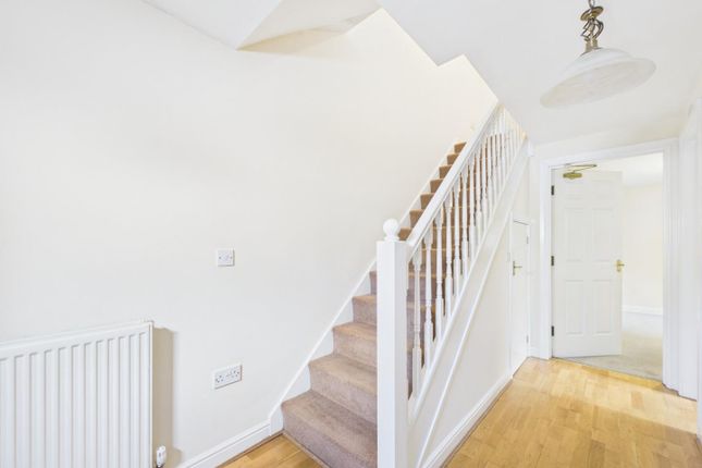 25, Weavers Lane, Cullingworth photo 2