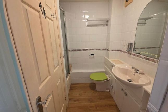 19, Armada Court, Grays photo 3