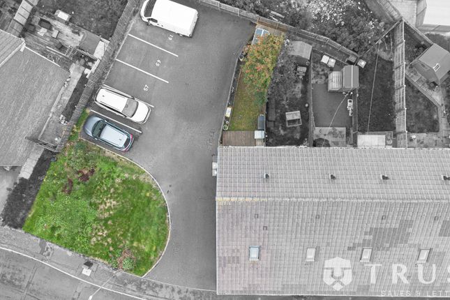 53 Spring Place Gardens, Mirfield photo 2