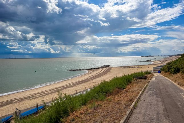 A49, Beach Hut, Holland-On-Sea photo 2