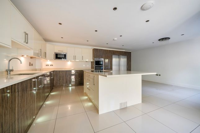 Flat 3, Anabelle Court, 11, Slades Hill, Enfield photo 5