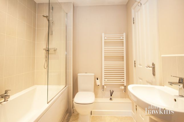 Lrg_Bathroom-2