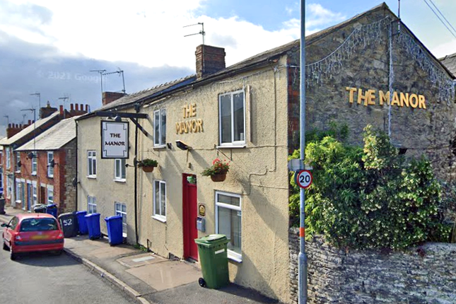 Thumbnail Pub/bar for sale in Manor Road, Brackley