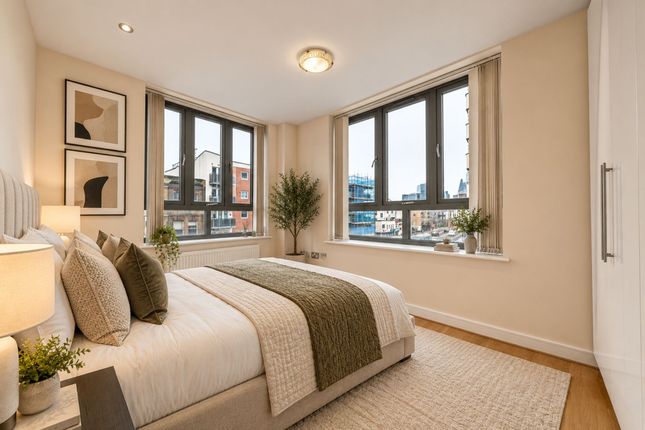 Flat 4, Bains Mansions 2A Philpot Street, London photo 3