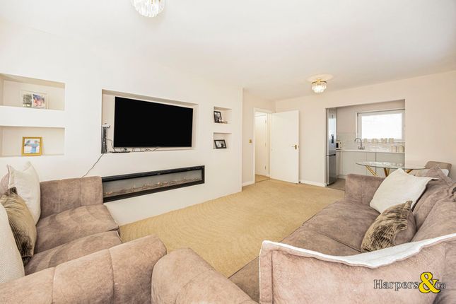 21, Maplehurst Close, Dartford photo 3
