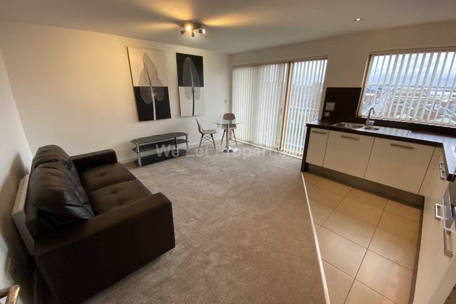 Flat to rent in Britton House, Greenquarter