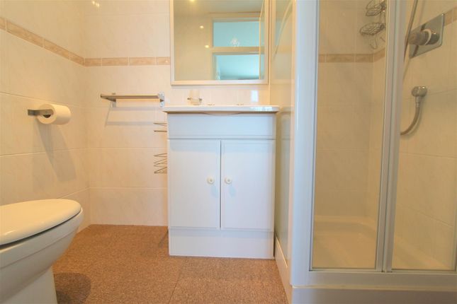 Bed 2 Ensuite.Jpg