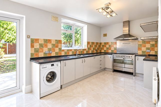 18, Guildford Road, Romford photo 4