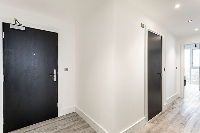 Flat to rent in Unit A--, Icon Tower, Portal Way, North Acton, London