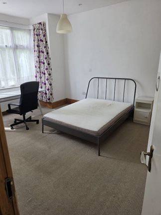 33 Briarfield Avenue, London photo 3