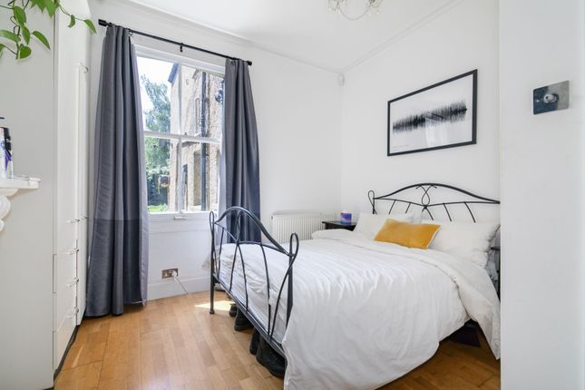 Flat for sale in Chaplin Road, Willesden Green