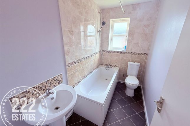Flat 12, Earles Court, Earlestown photo 4