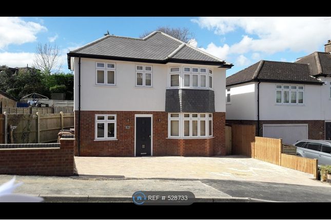 3-bed house on A Garratts Road, Bushey, £2,550/mo