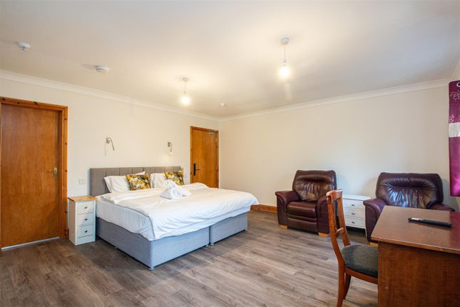 Studio 2, 2 Krypton Close, Shenley Lodge photo 3