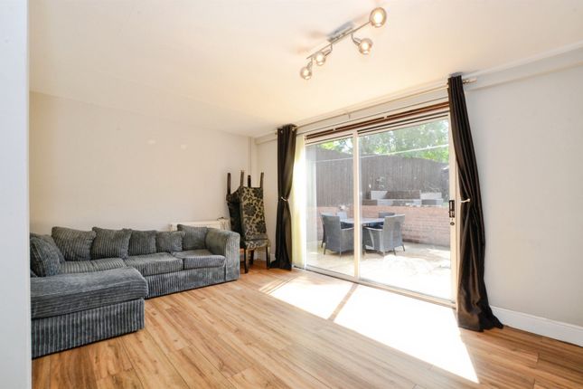 15, Holliers Way, HATFIELD photo 2