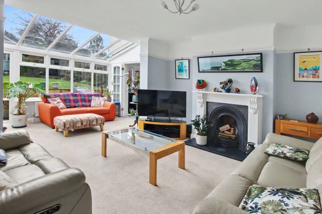 154 Devonshire Way, Croydon photo 2