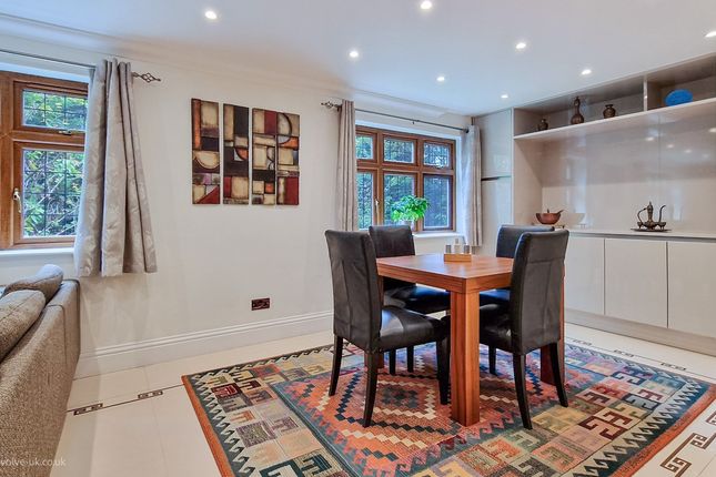 Flat for sale in Woodlands Close, Gerrards Cross