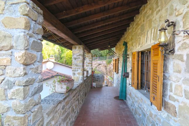 Semi-detached house for sale in Massa-Carrara, Fivizzano, Italy