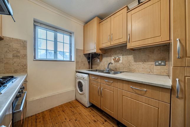 236, Middle Park Avenue, London photo 4
