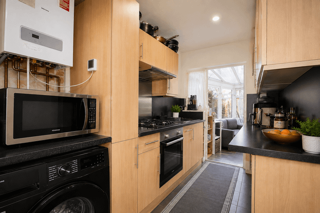 16 Twyford Abbey Road, Hanger Lane, London photo 4