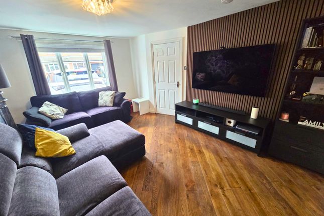 7 Sir Douglas Park, Stockton-on-Tees photo 2