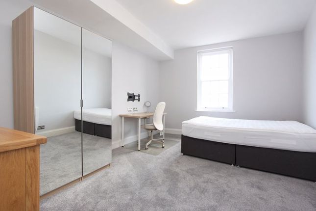 Room to rent in Rooms To Rent, Magdalen Street, Exeter
