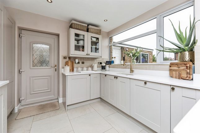 13, Ravensmead, Pontefract photo 2